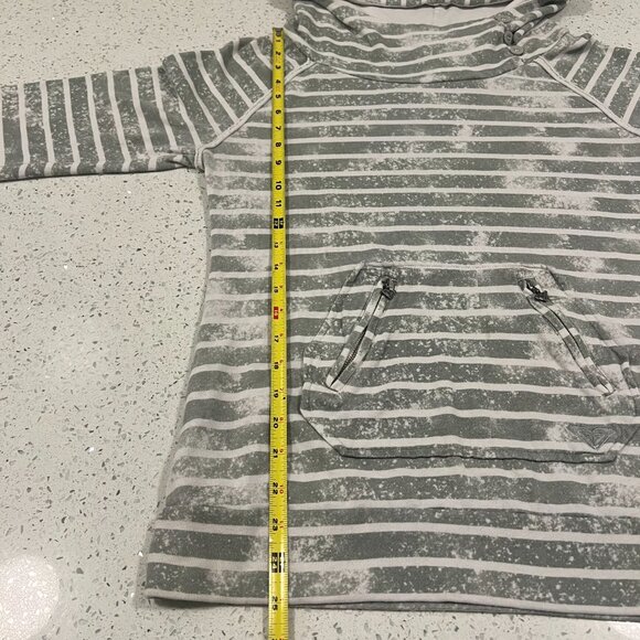 ROXY Button Neck, Double Zipper Front Pocket Hoodie Size Large Logo Zipper Pulls - Picture 4 of 15